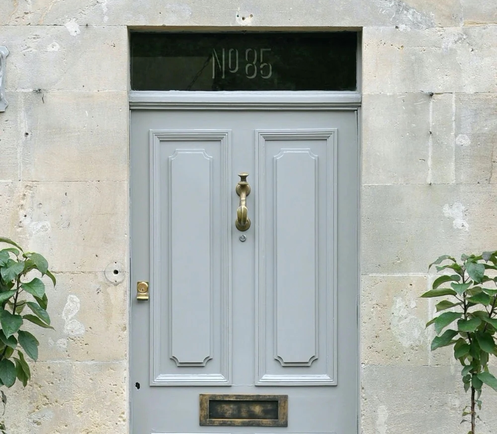 Flat 85: A Microcosm of Language Contact and Conflict